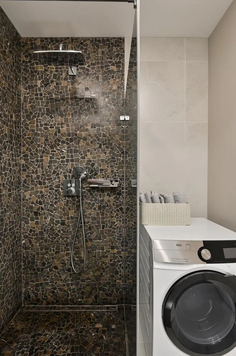 Image 5 of Modern 2-bdrm Centre apartment