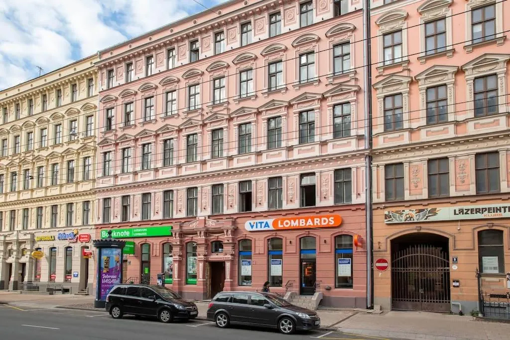 Image 2 of Modern Center Studio Apartment