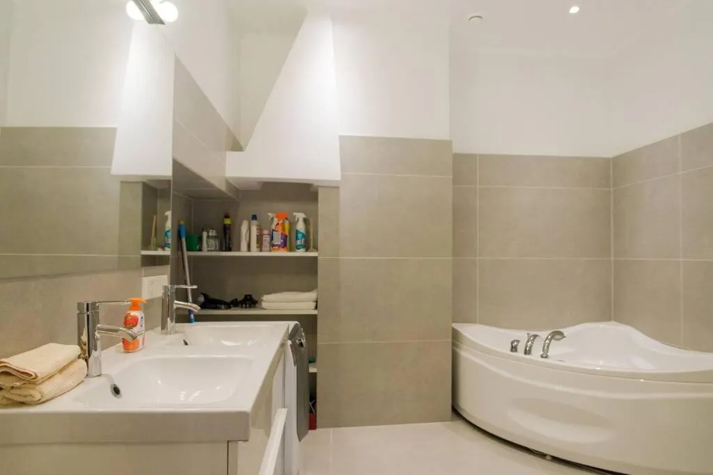 Image 2 of Modern & Spacious 80m2 Apartment in Riga Old Town