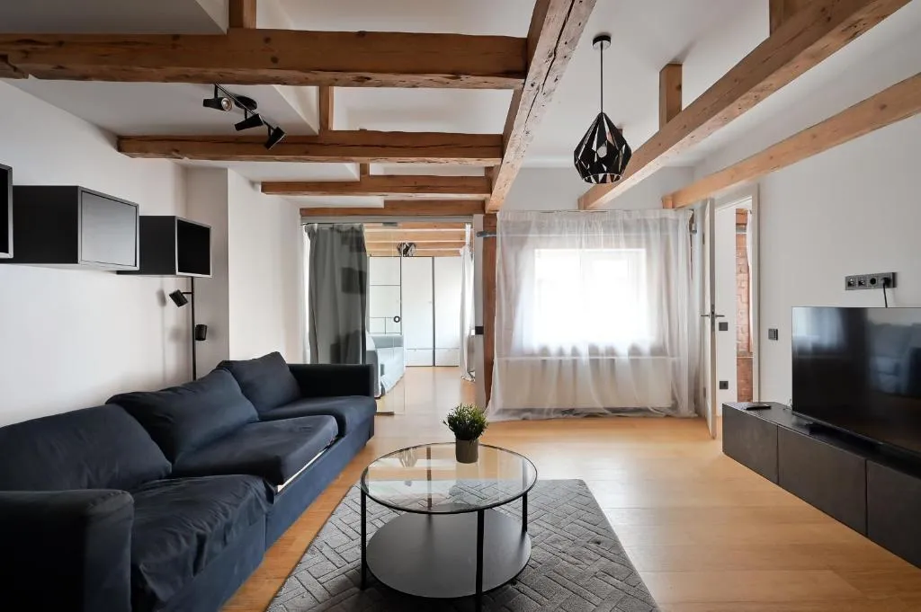 Image 1 of Modern & Central 2bdrm Apartment