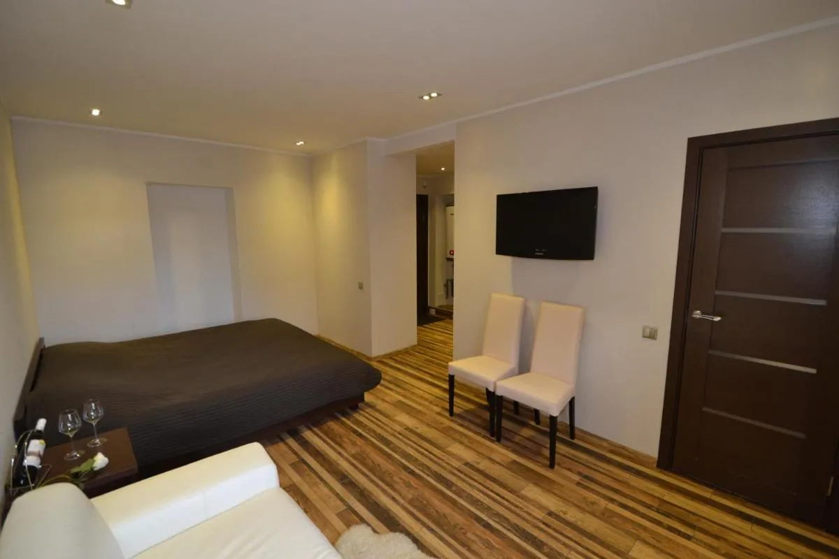 Image 3 of Modern apartment with free parking