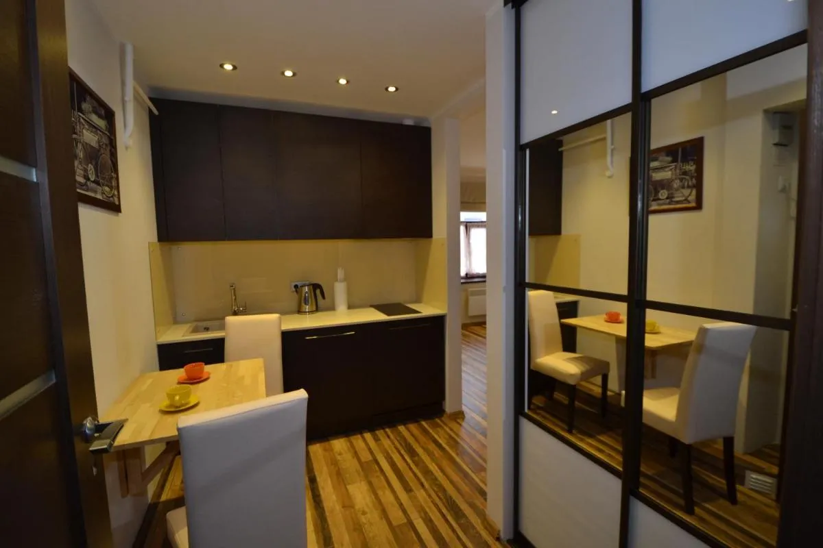 Image 2 of Modern apartment with free parking