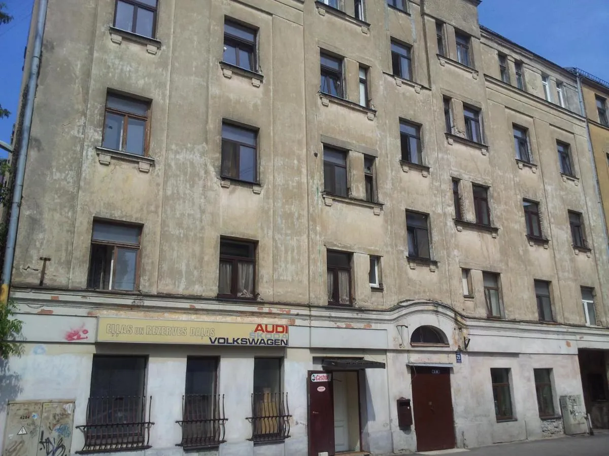 Image 4 of Modern apartment with free parking