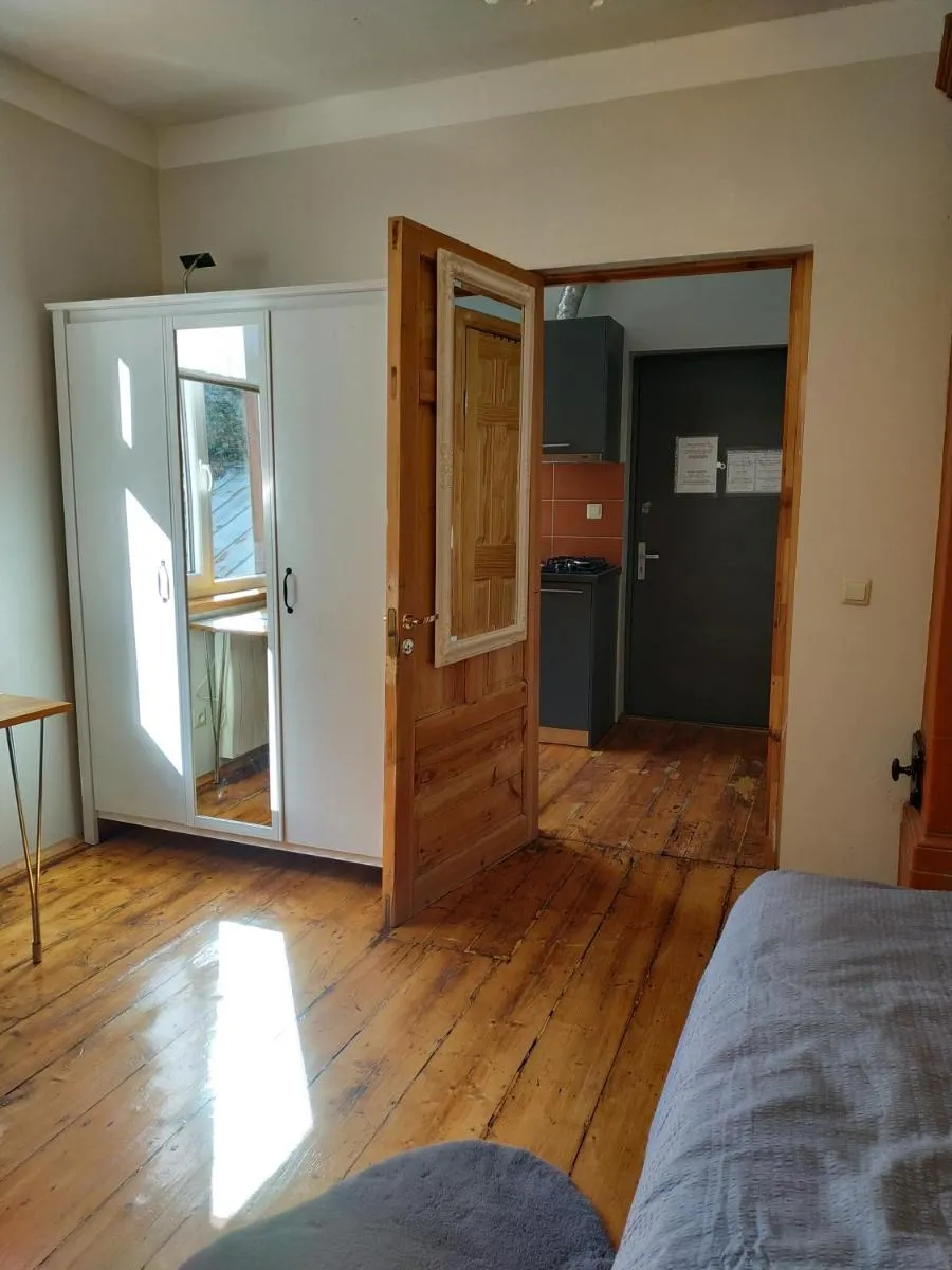 Image 5 of NON-Smoking Rustic Sparkle Apt and Free Parking