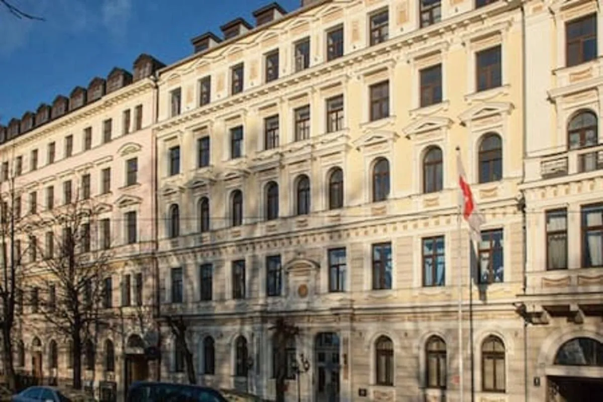 Image 5 of Old City Park Apartment