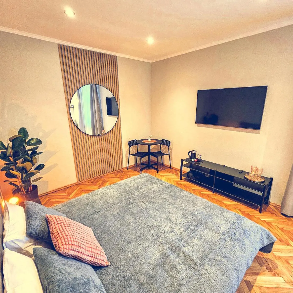 Photo 5 of Paulas room.