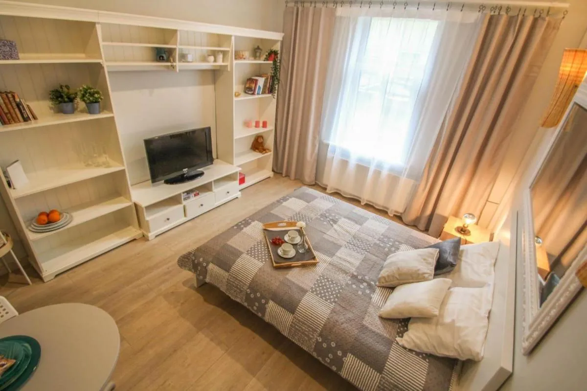 Image 4 of Paulas room.