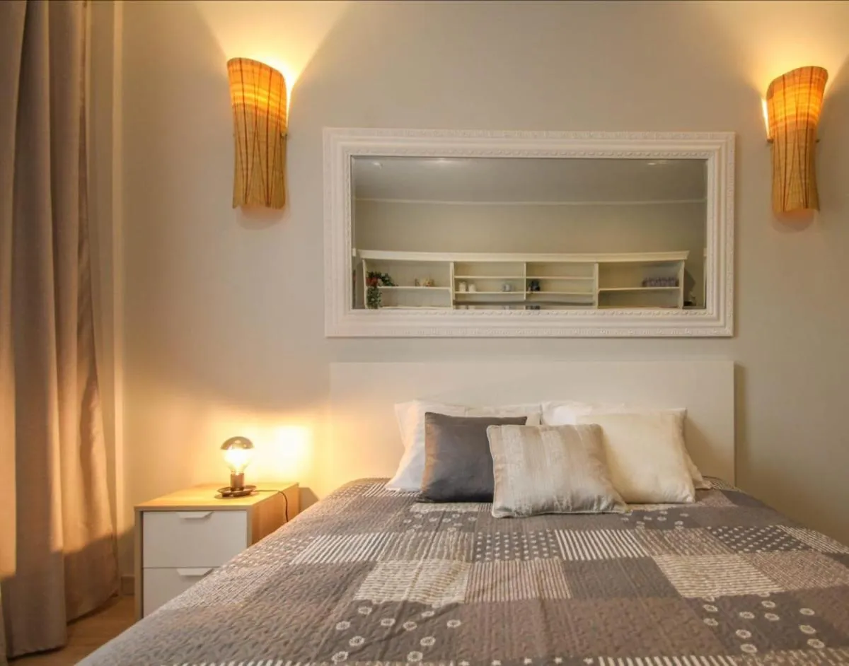 Image 1 of Paulas room.
