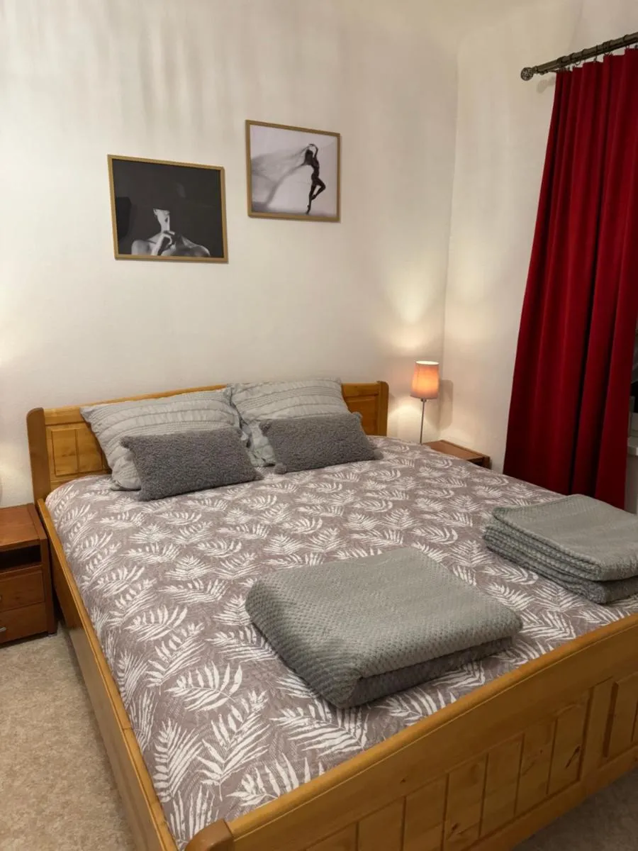Image 3 of Peaceful 2 room 50m2 Centric 10 min to Old Town AC