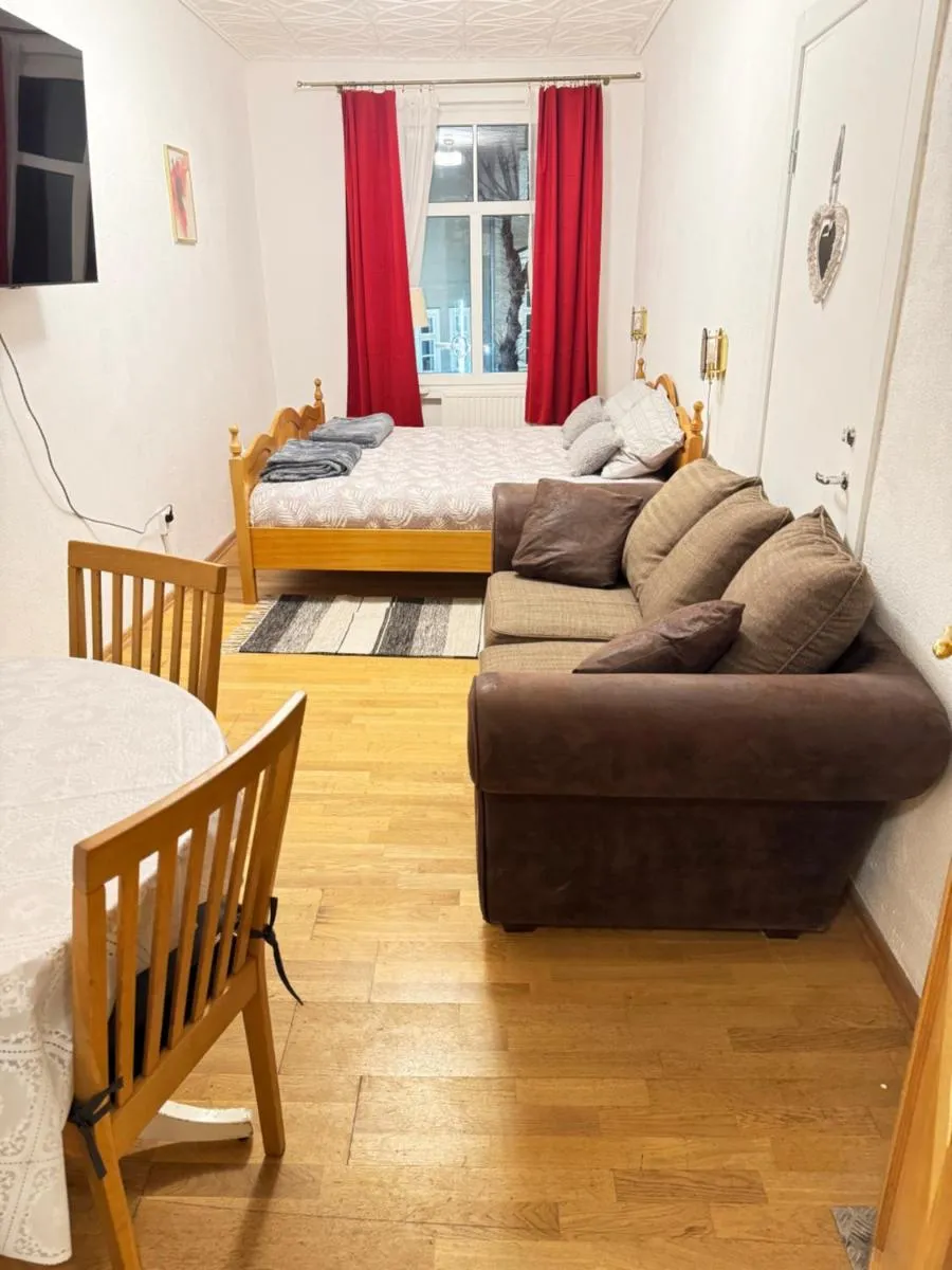 Image 1 of Peaceful 2 room 50m2 Centric 10 min to Old Town AC