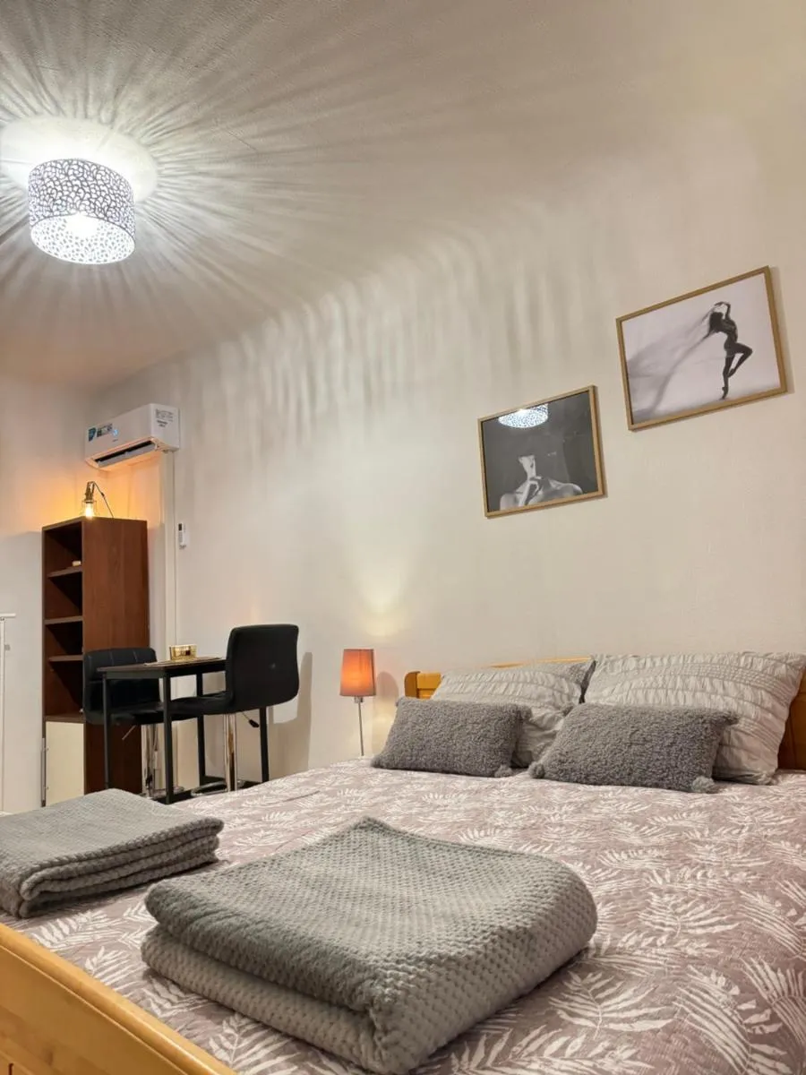 Image 4 of Peaceful 2 room 50m2 Centric 10 min to Old Town AC