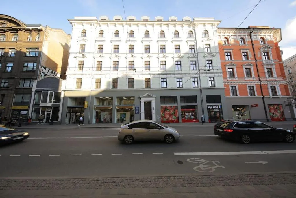 Image 5 of Premium Design, Renovated 2024 Free parking