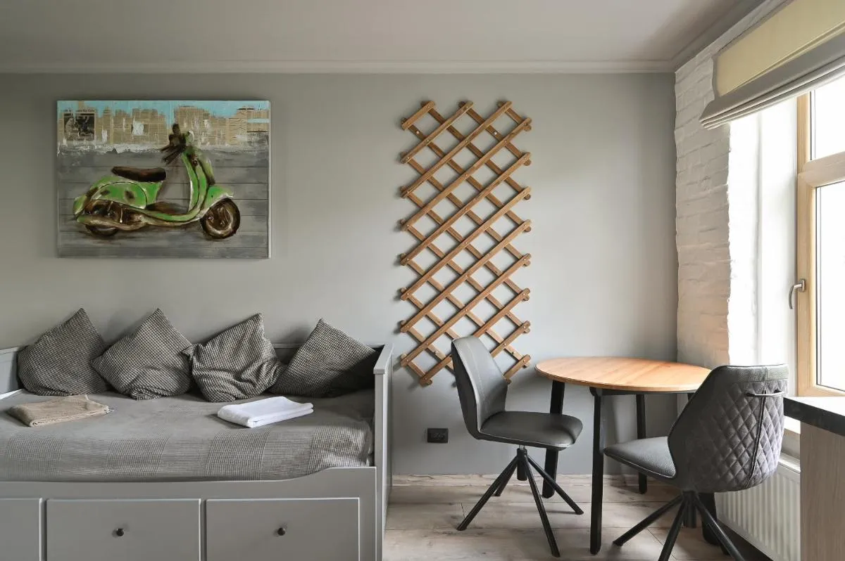 Image 2 of Quiet loft with FREE parking