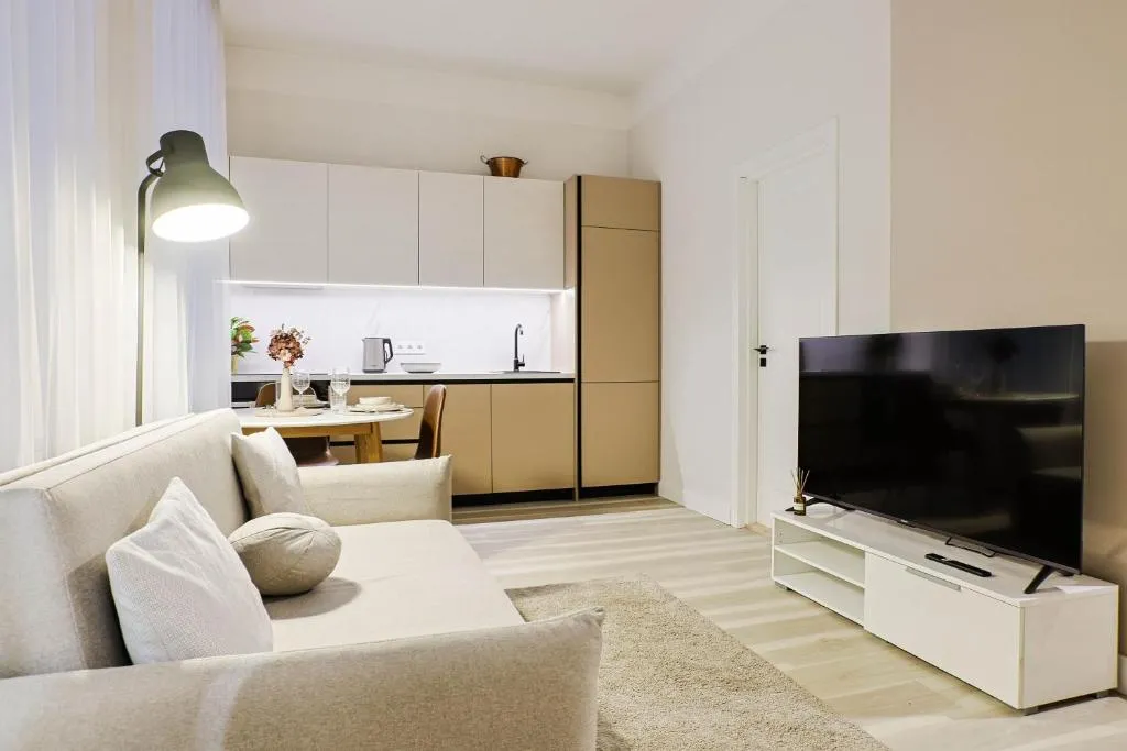 Image 1 of Quite Centre Modern Suite, 1BR