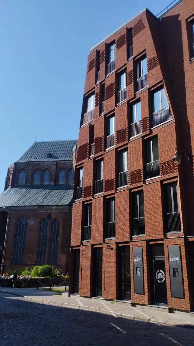 Image 4 of Redstone Apartments
