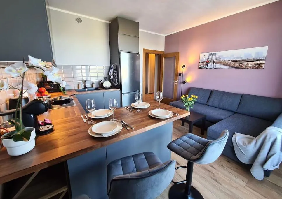 Image 3 of Stylish apartment with parking & spacious balcony