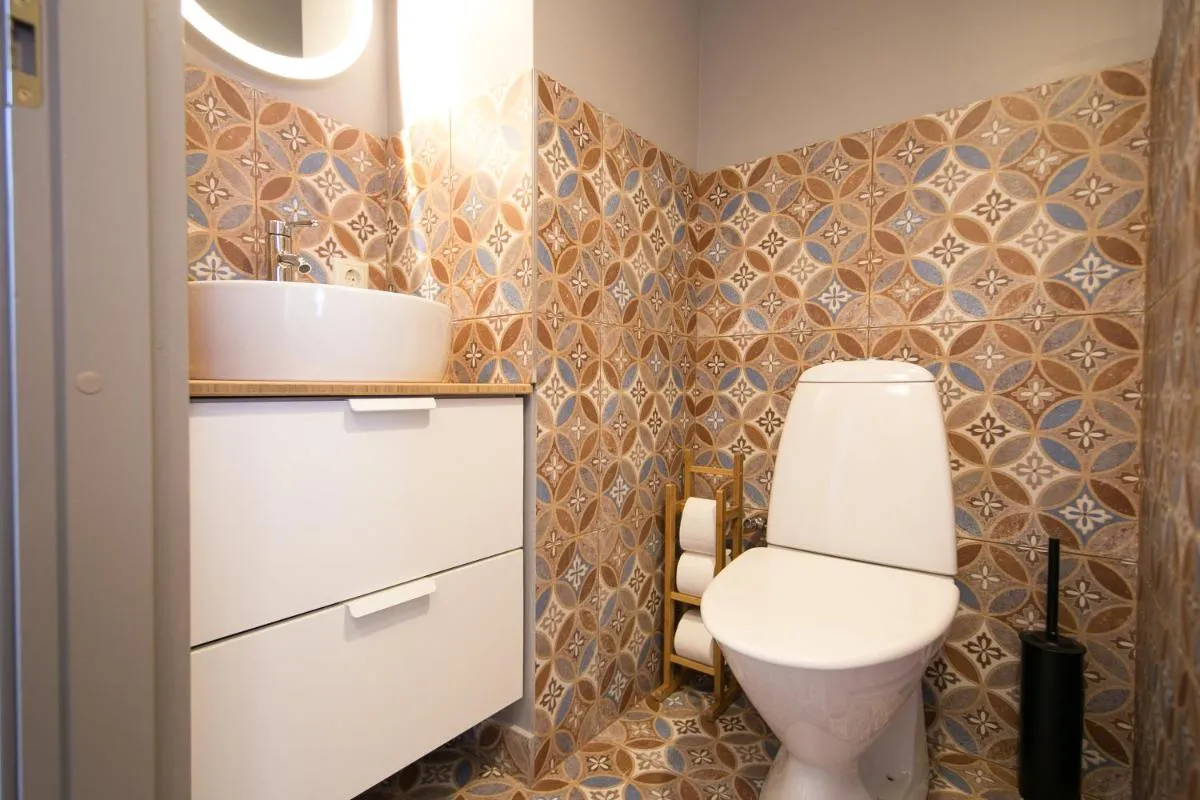 Image 2 of Sunny and compact apartment