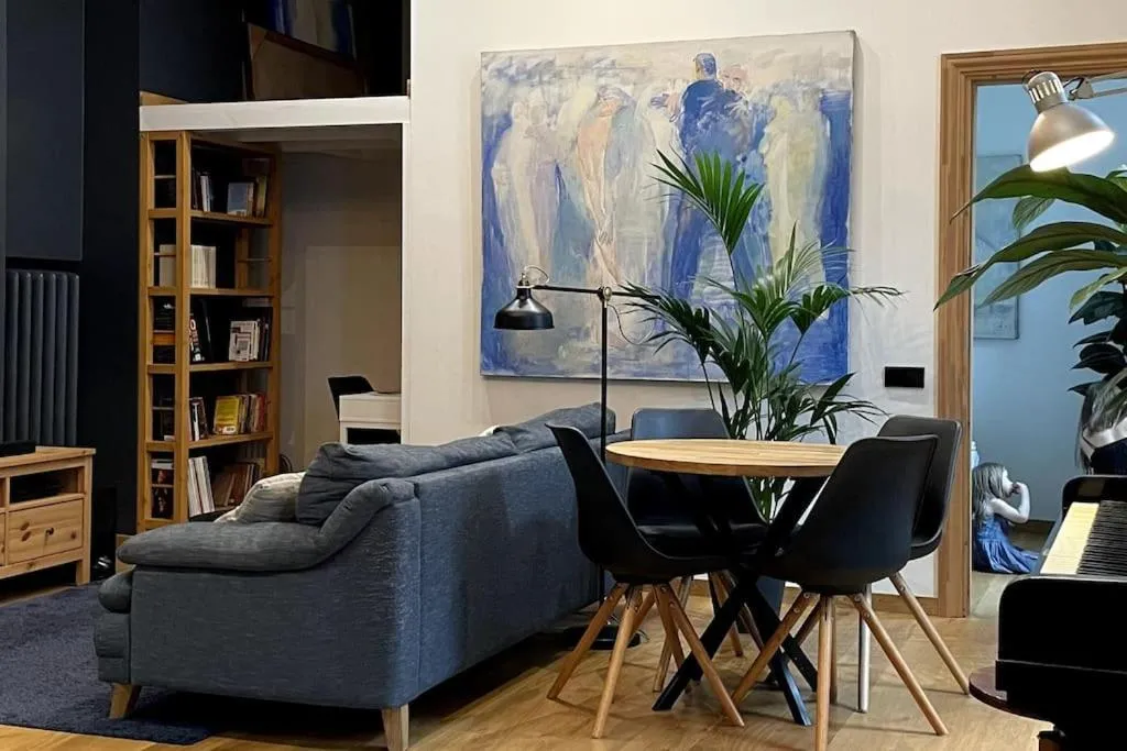 Image of The Artist Residence / 1 bedroom w/ Piano next to a Park