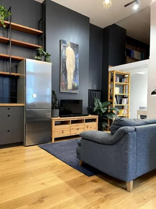 Image 2 of The Artist Residence / 1 bedroom w/ Piano next to a Park