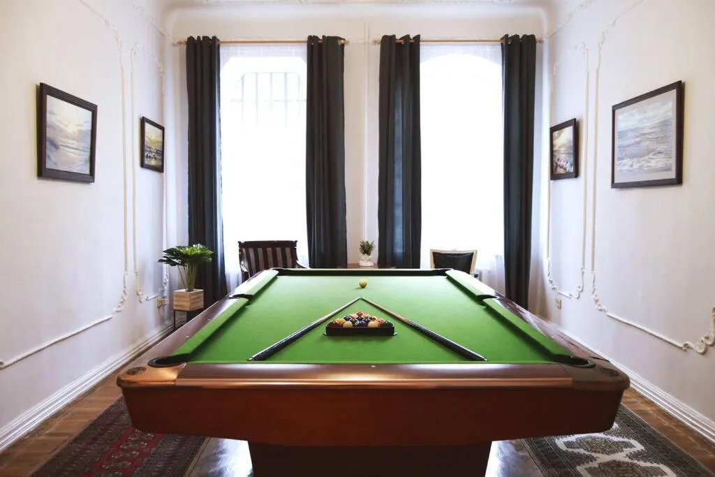 Image of Unique Spacious Classic 3 bedroom Midtown Apartment ! BILLIARD room !