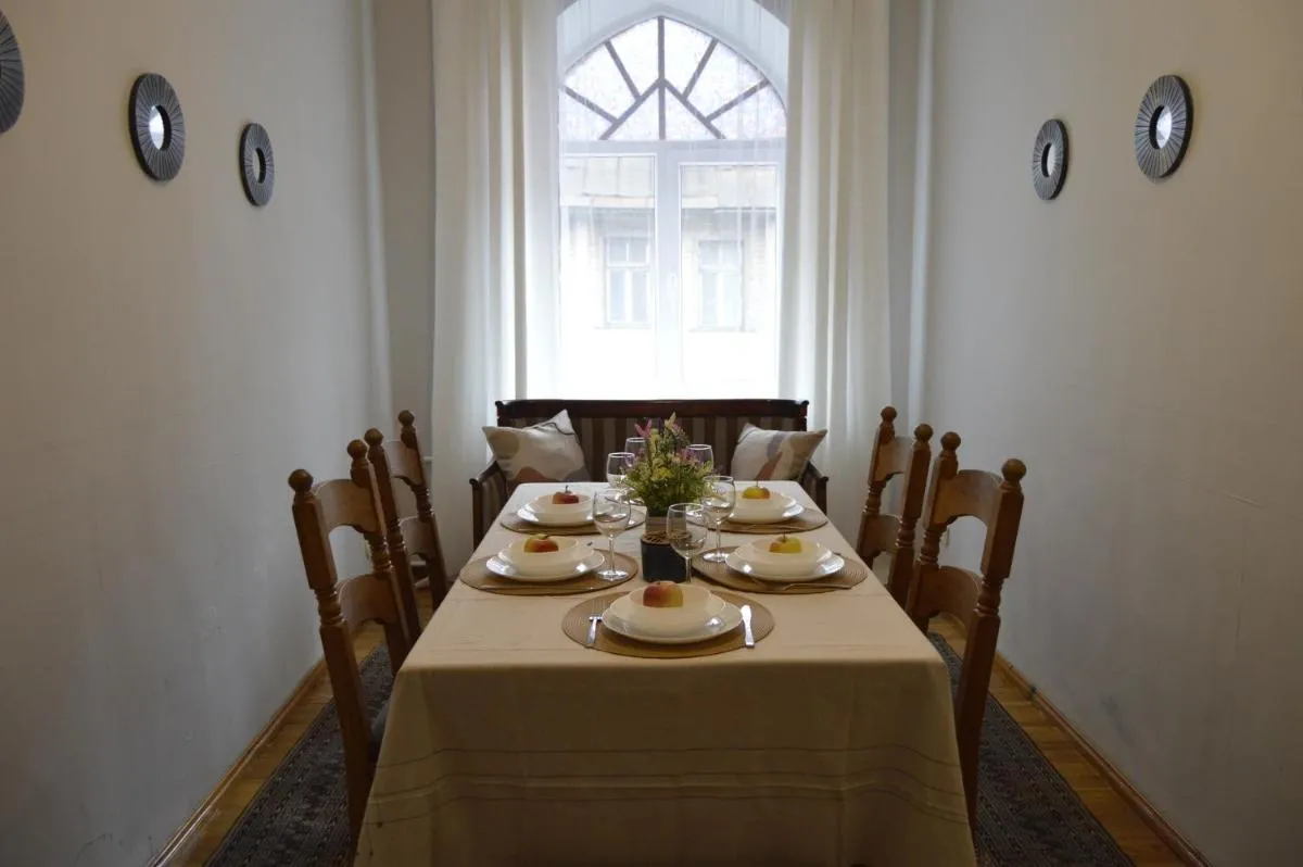 Image 3 of Unique Spacious Classic 3 bedroom Midtown Apartment ! BILLIARD room !