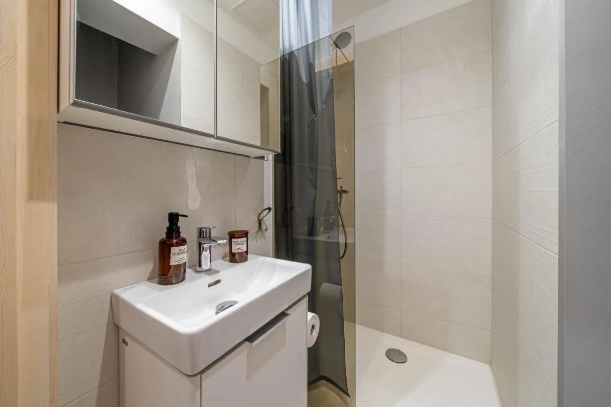 Image 2 of White LUX apartment next to the Old town with free parking and high speed internet