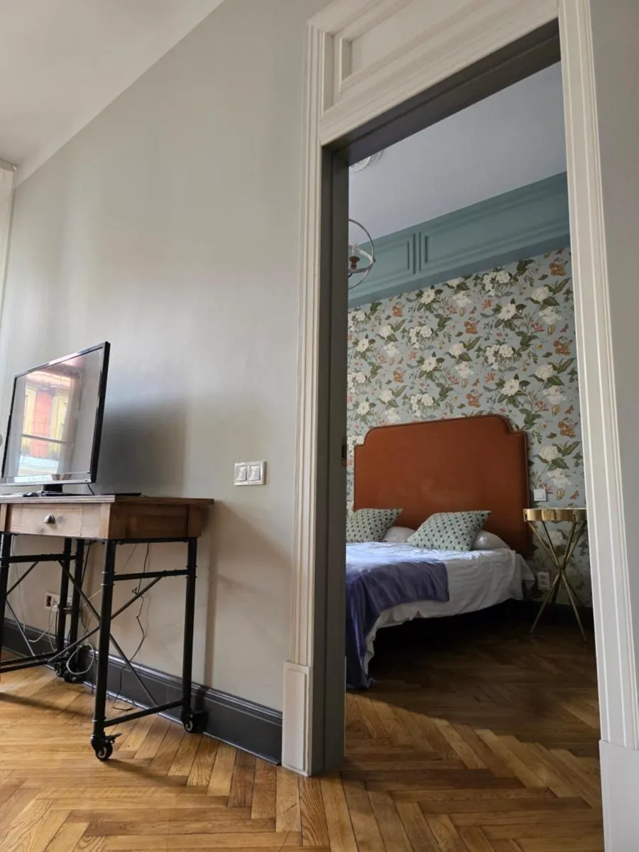 Image 6 of Al Pacino baby apartment
