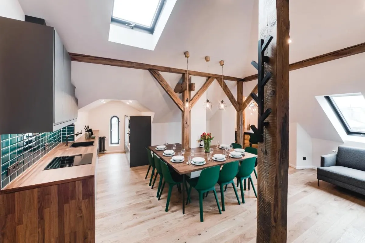Image 3 of Big Design Apt – Sleeps 12 – Best Location
