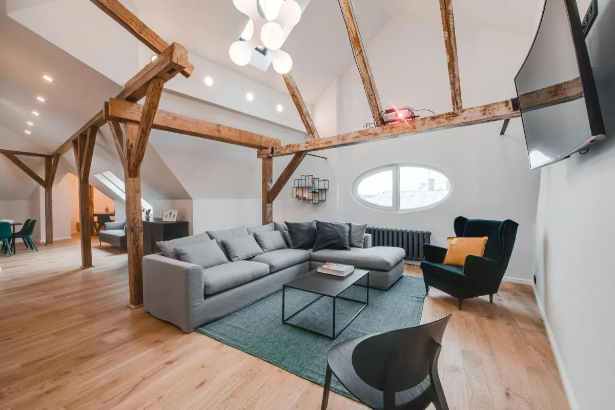Image 4 of Big Design Apt – Sleeps 12 – Best Location