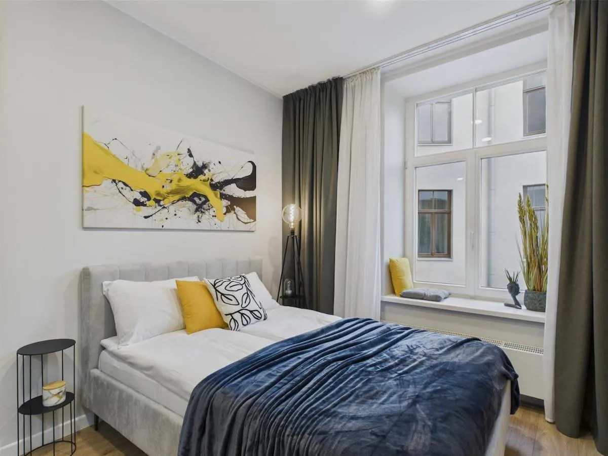 Image 5 of Bright and Cozy Old Town Studio