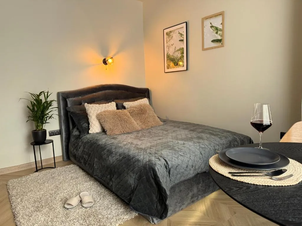 Image of Bright and cozy next to park