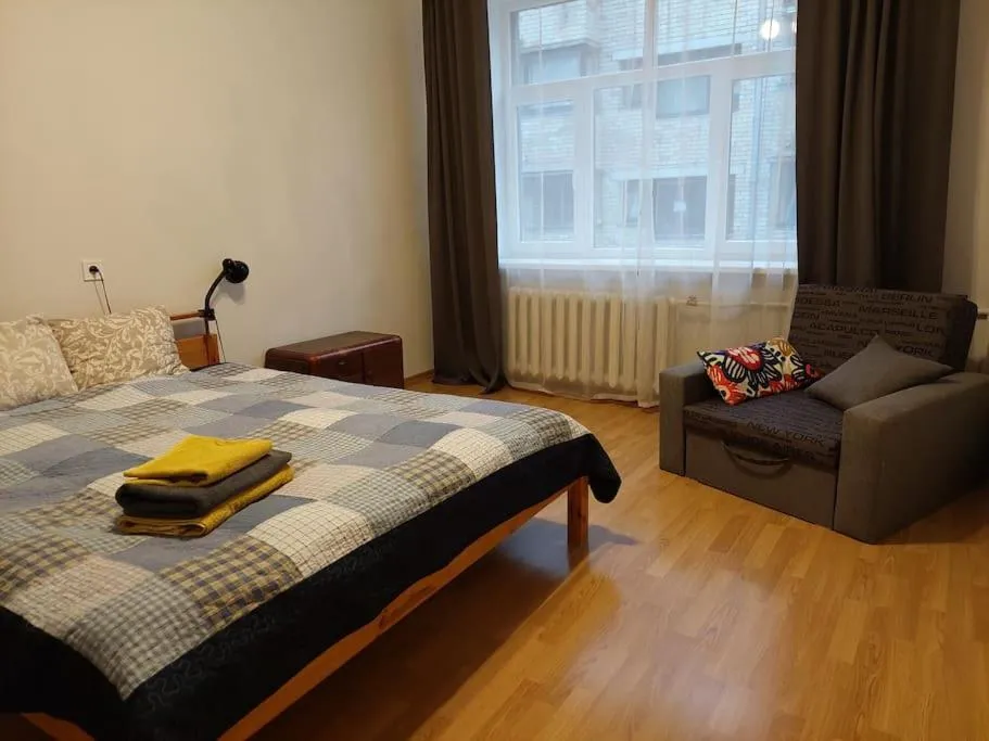 Image of Bright spacious apartment with street parking