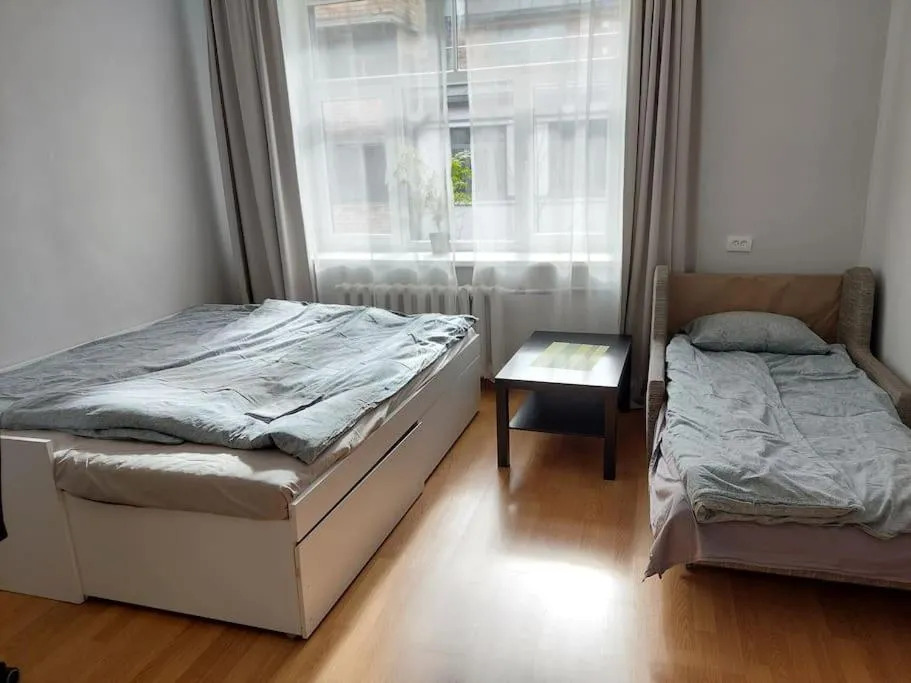 Image 1 of Bright spacious apartment with street parking