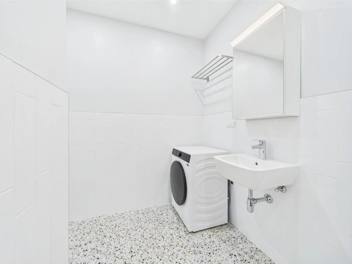 Image 2 of Central 2BR Apartment – 10min to Old Town