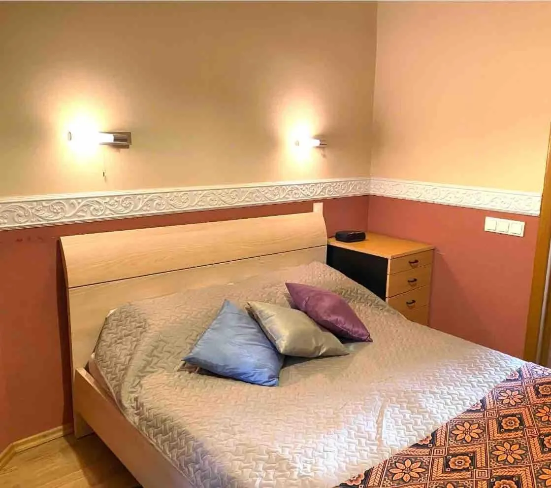 Image 1 of Centre, 2R apart,free parking,WIFI