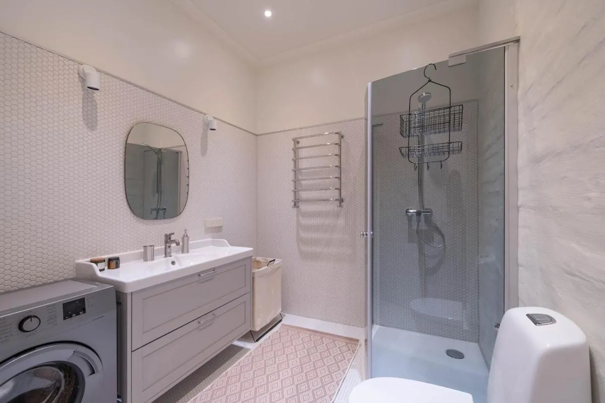 Image 2 of Charming flat with beautiful riverside views