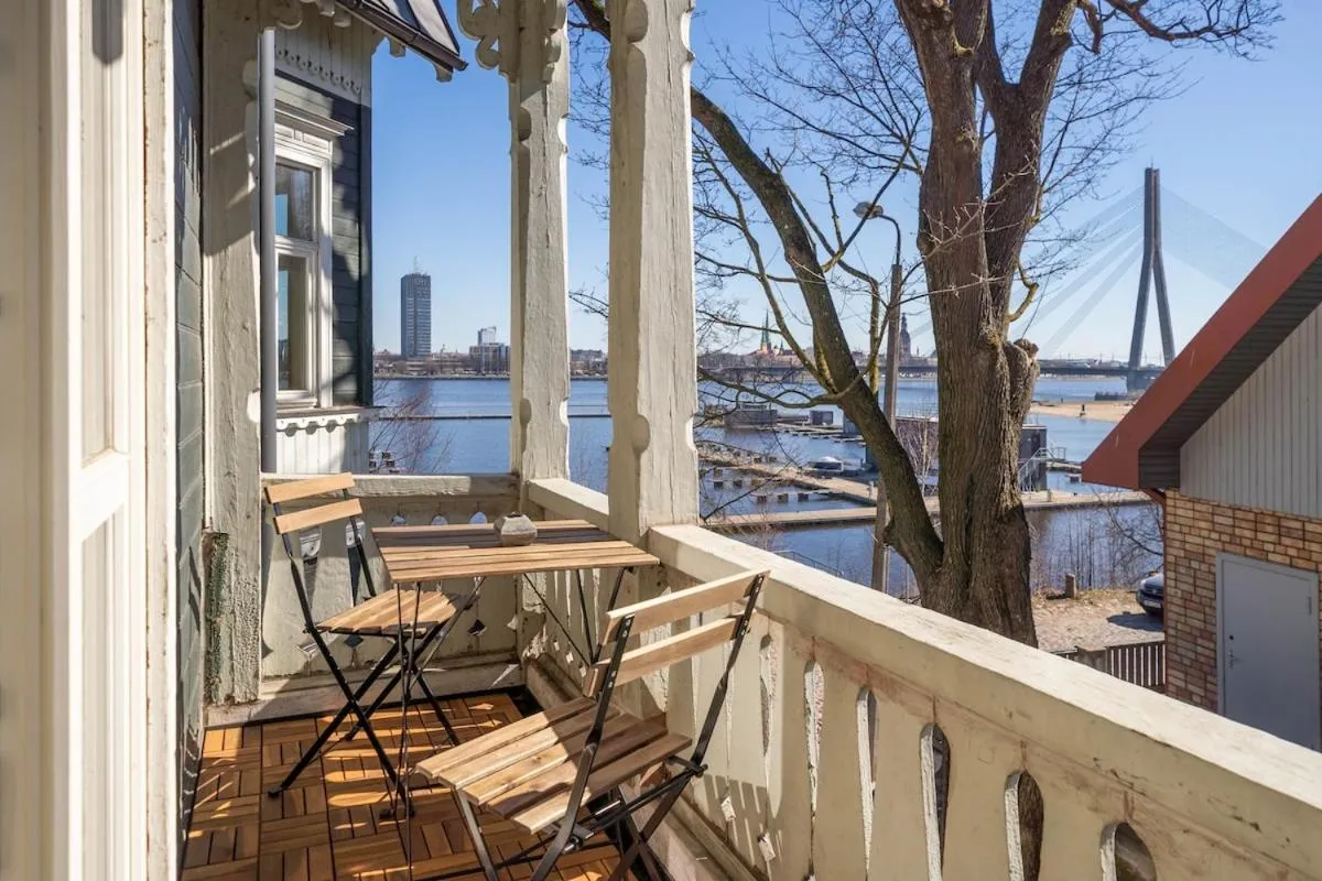 Image 5 of Charming flat with beautiful riverside views
