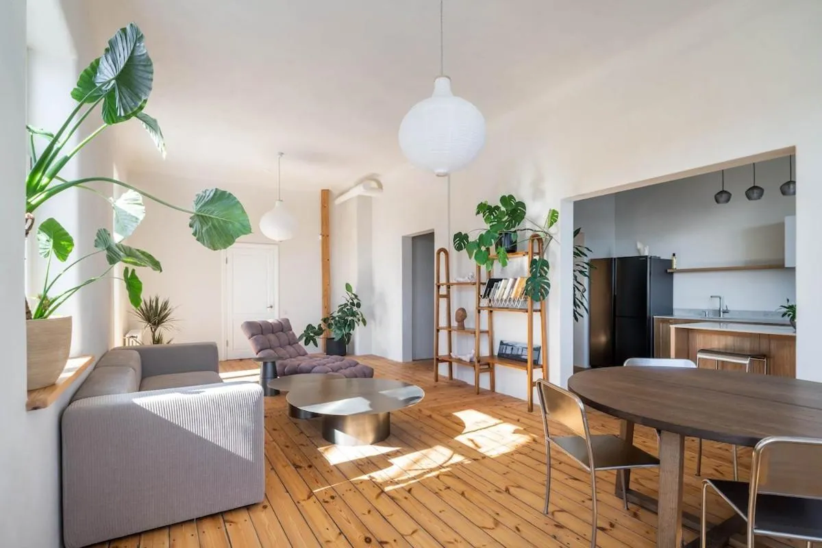 Image 3 of Charming flat with beautiful riverside views