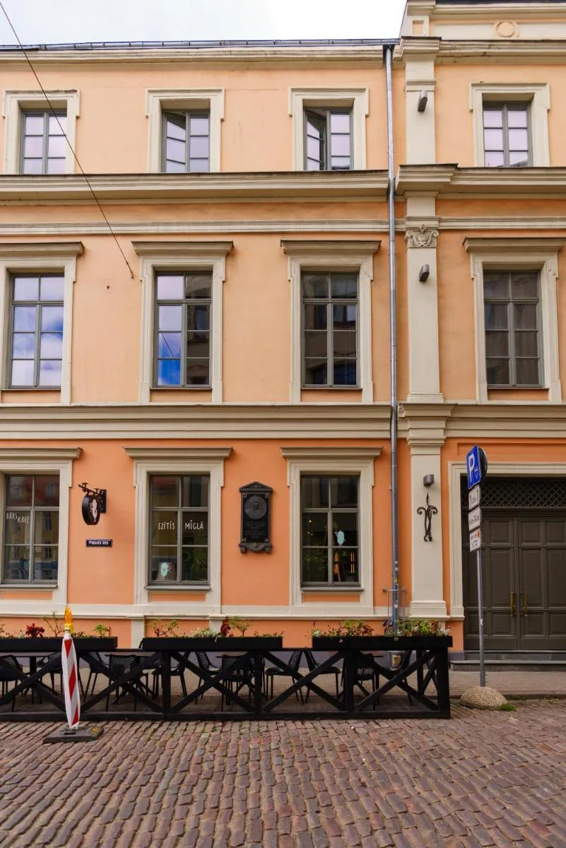 Image 3 of Classic Old Town apartment