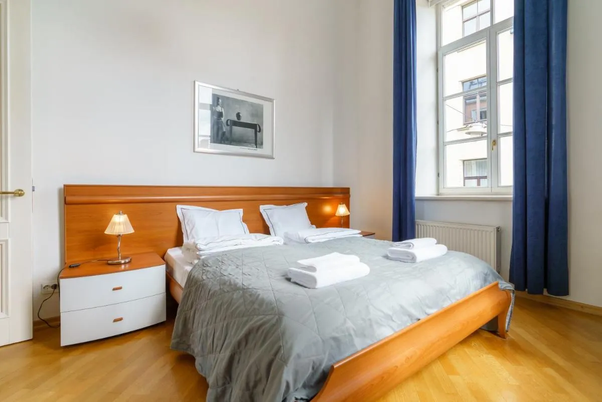 Image 5 of Classic Old Town apartment