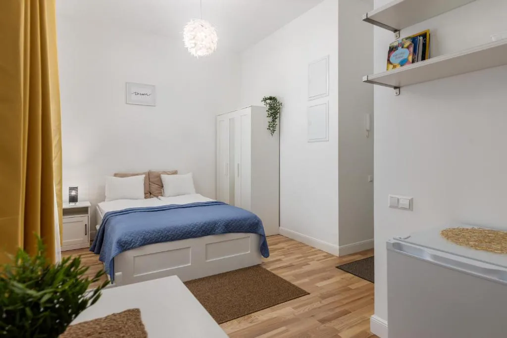 Image of Compact Studio next to JRT