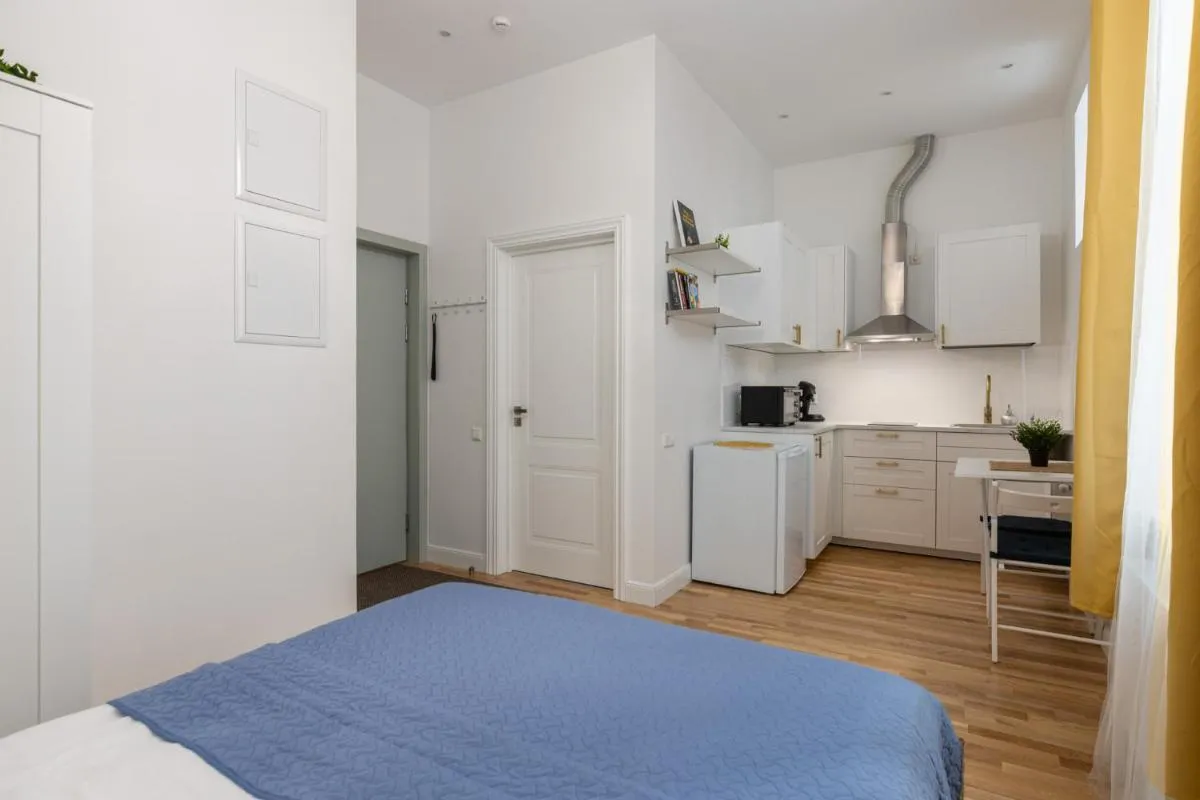 Image 4 of Compact Studio next to JRT