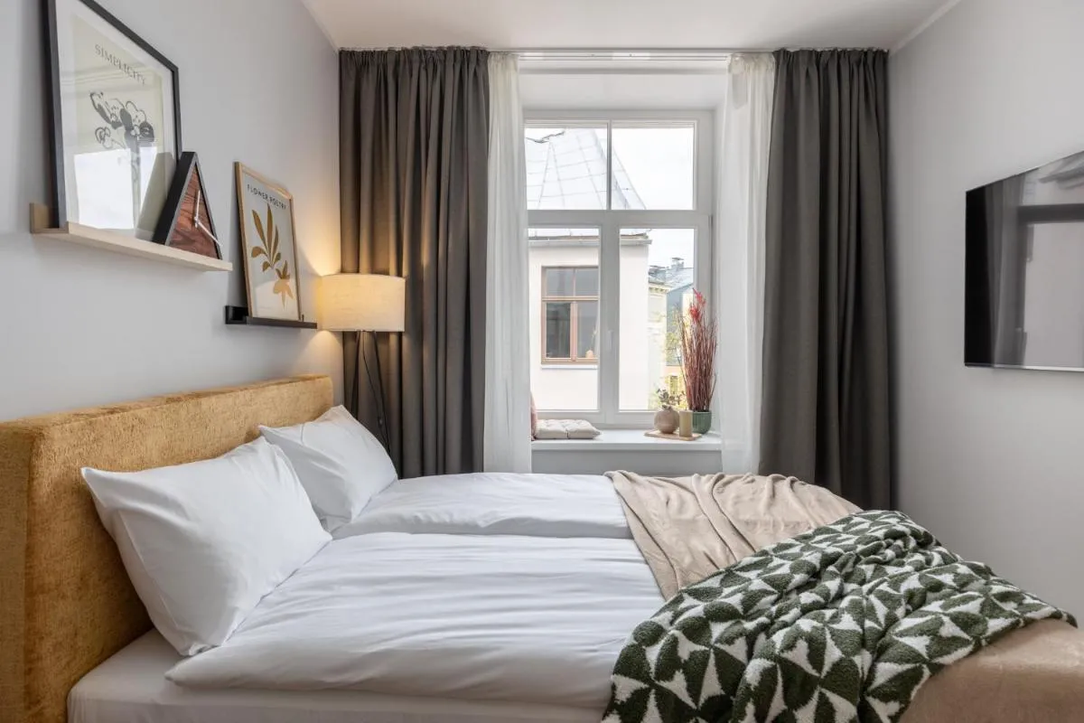 Image 4 of Compact & Central Old Town Studio