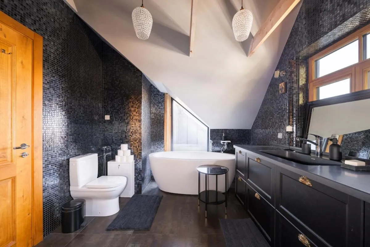 Image 2 of Cozy riverside penthouse