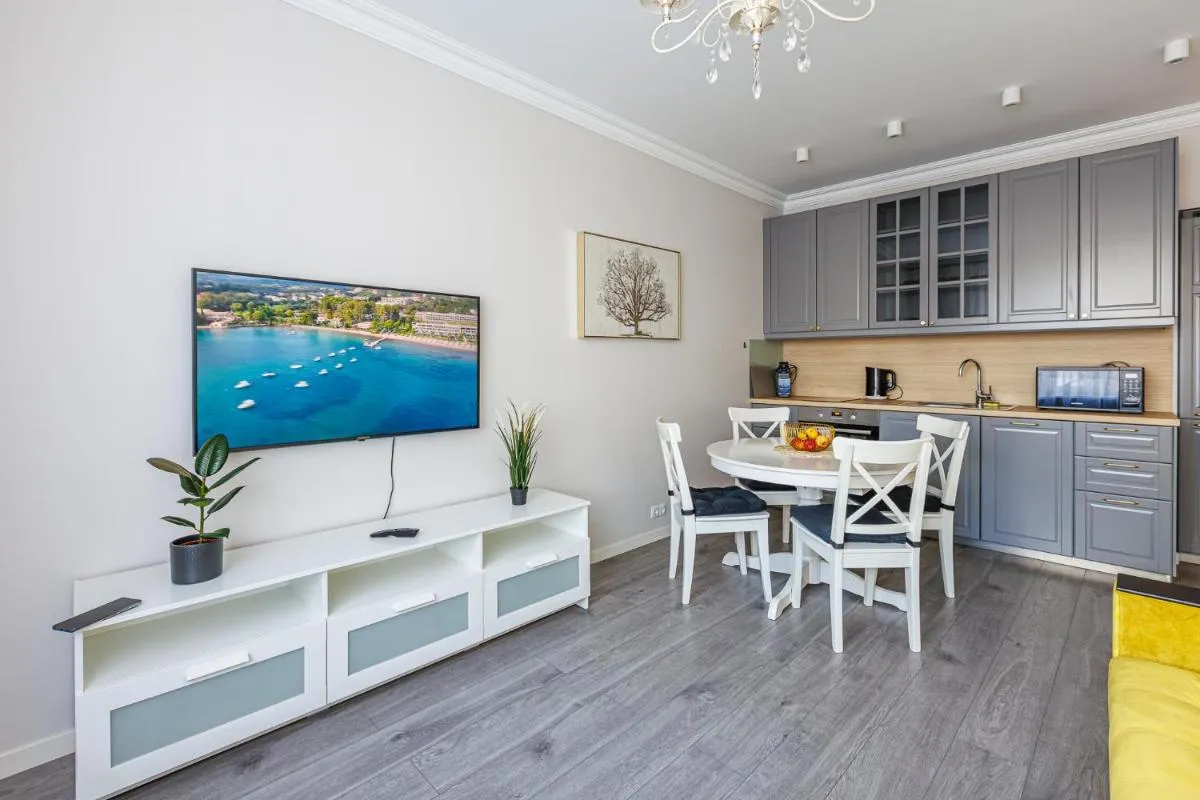 Image 2 of Elegant Apartment