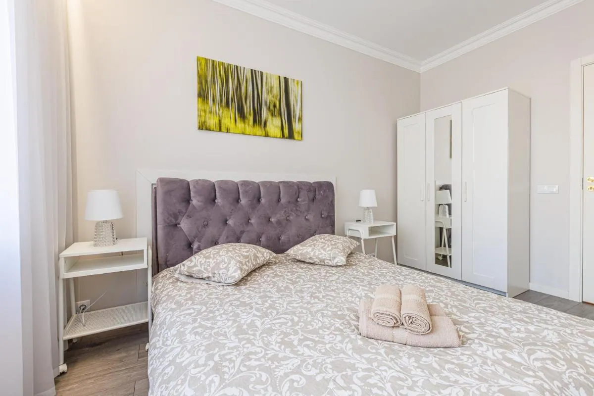 Image 6 of Elegant Apartment