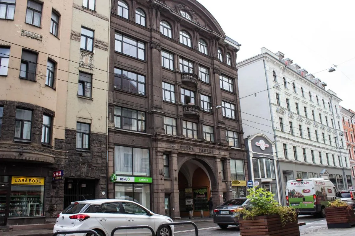 Image 5 of Elegant Apartment