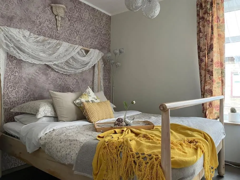 Image of Elegant & Central 1Br w Free Parking – Sleeps 4
