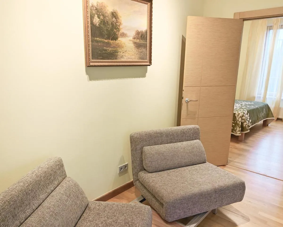 Image 2 of Elite centre, free parking, ultra-desirable 1 of 1, lux view
