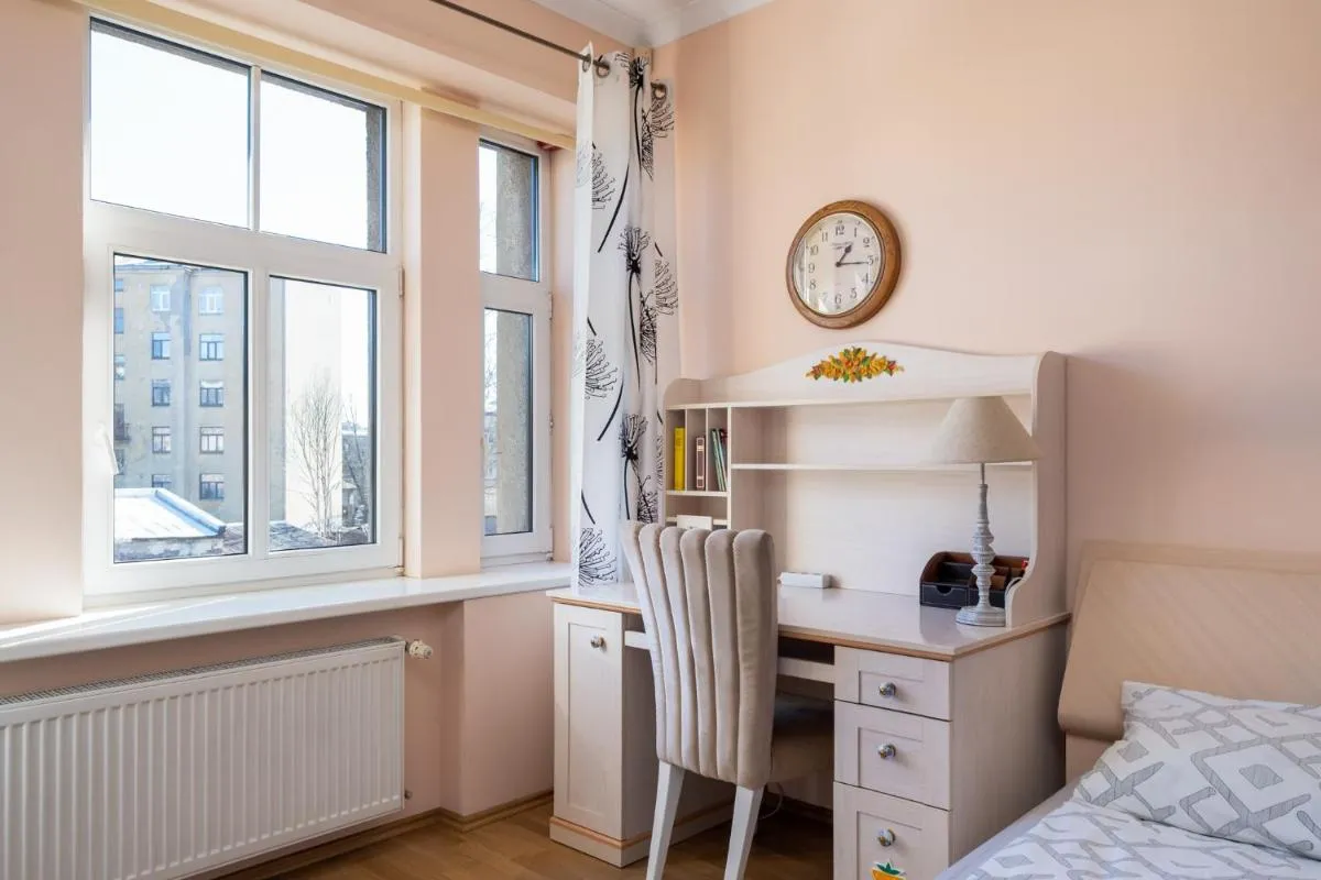 Image 6 of Large 3BR Apartment with Balcony 5 min to Old Town by Tram
